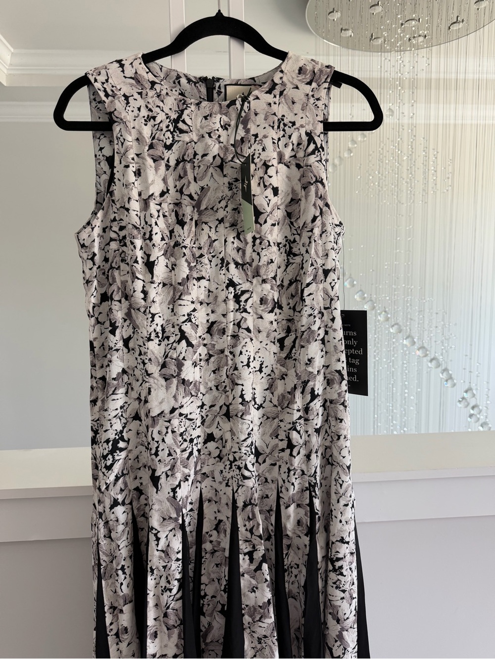 Tuckernuck Pleated Floral Midi Dress - Picture 4 of 10